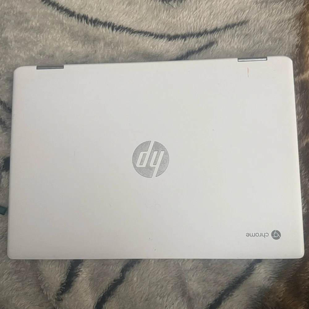 Silver HP Chromebook x360 14b-cd0013dx